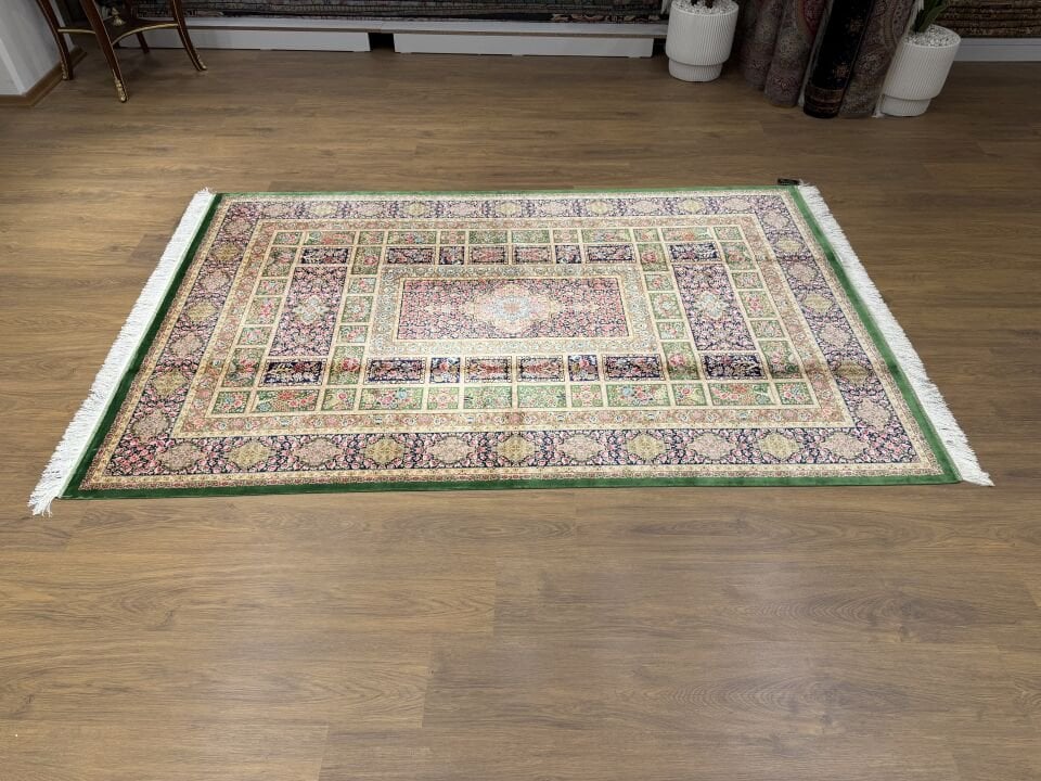 İran İpek Halı 150 x 225 Zümrüt