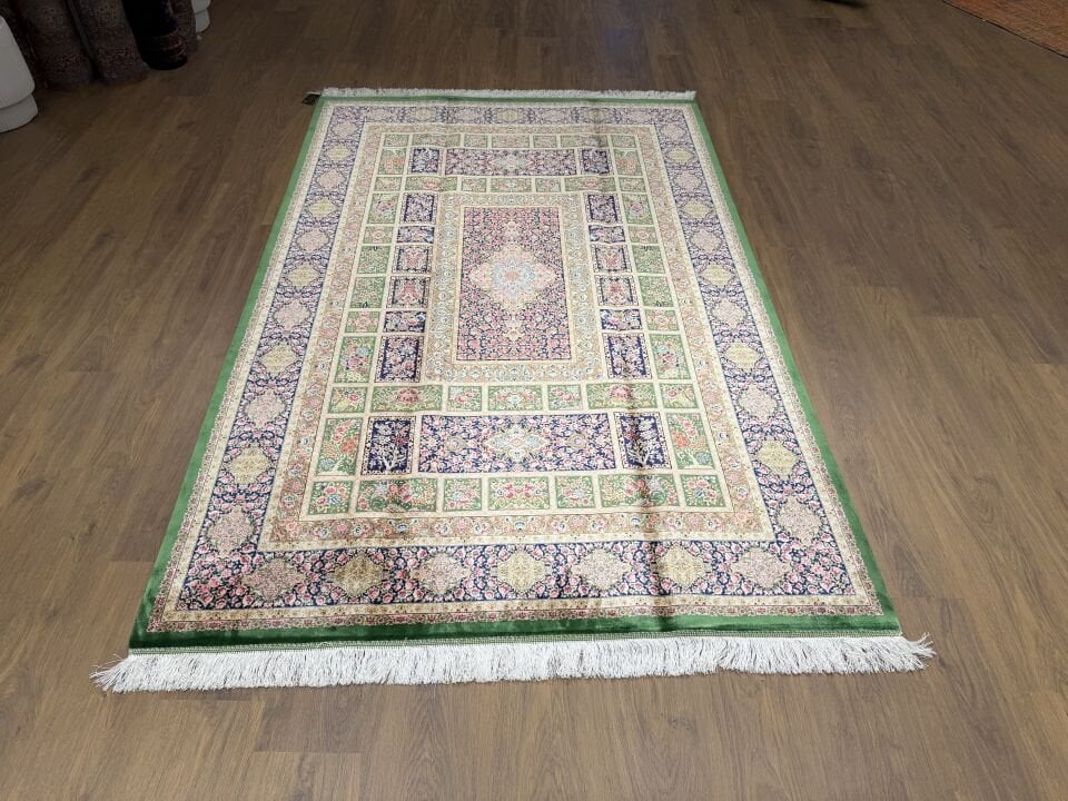 İran İpek Halı 150 x 225 Zümrüt