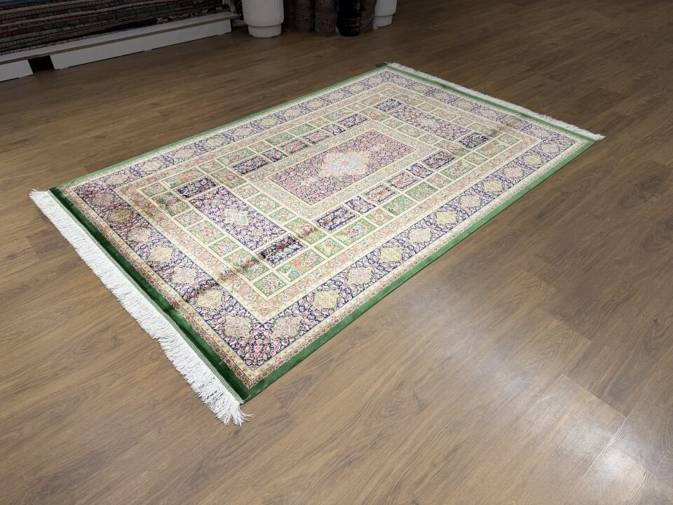 İran İpek Halı 150 x 225 Zümrüt