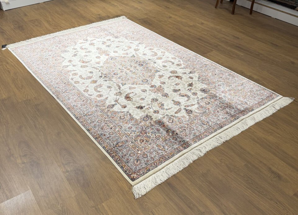 İran İpek Halı 150 x 225 Gri&Krem Madalyon