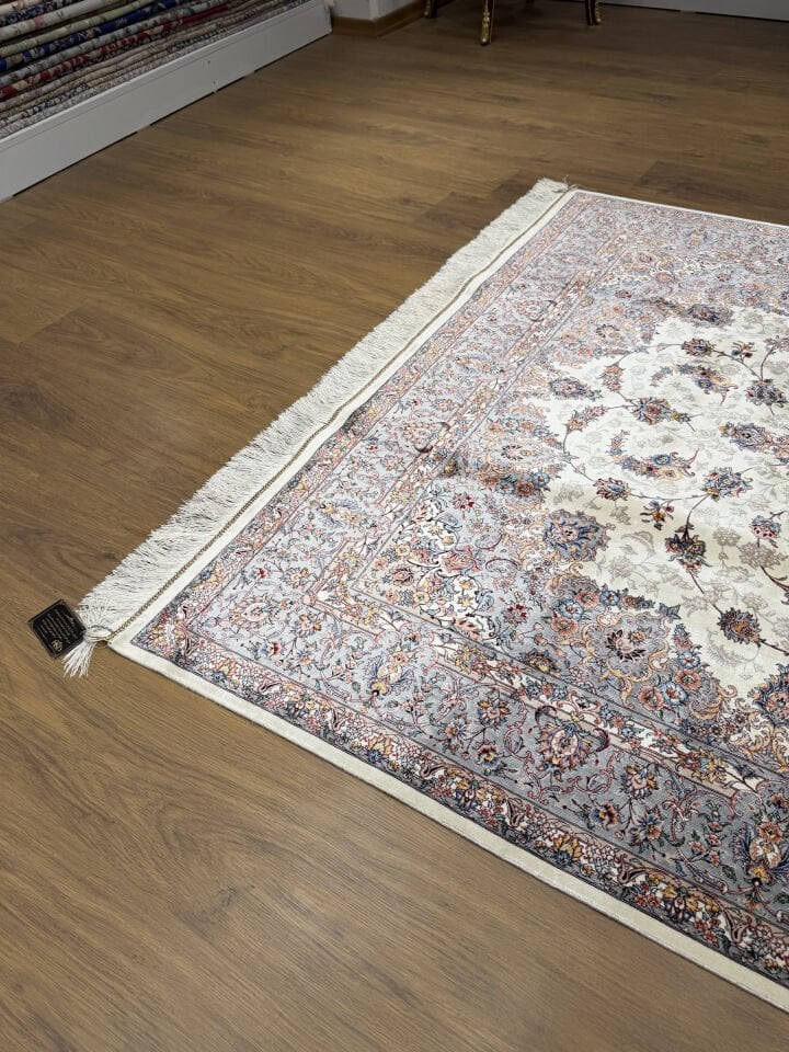 İran İpek Halı 150 x 225 Gri&Krem Madalyon