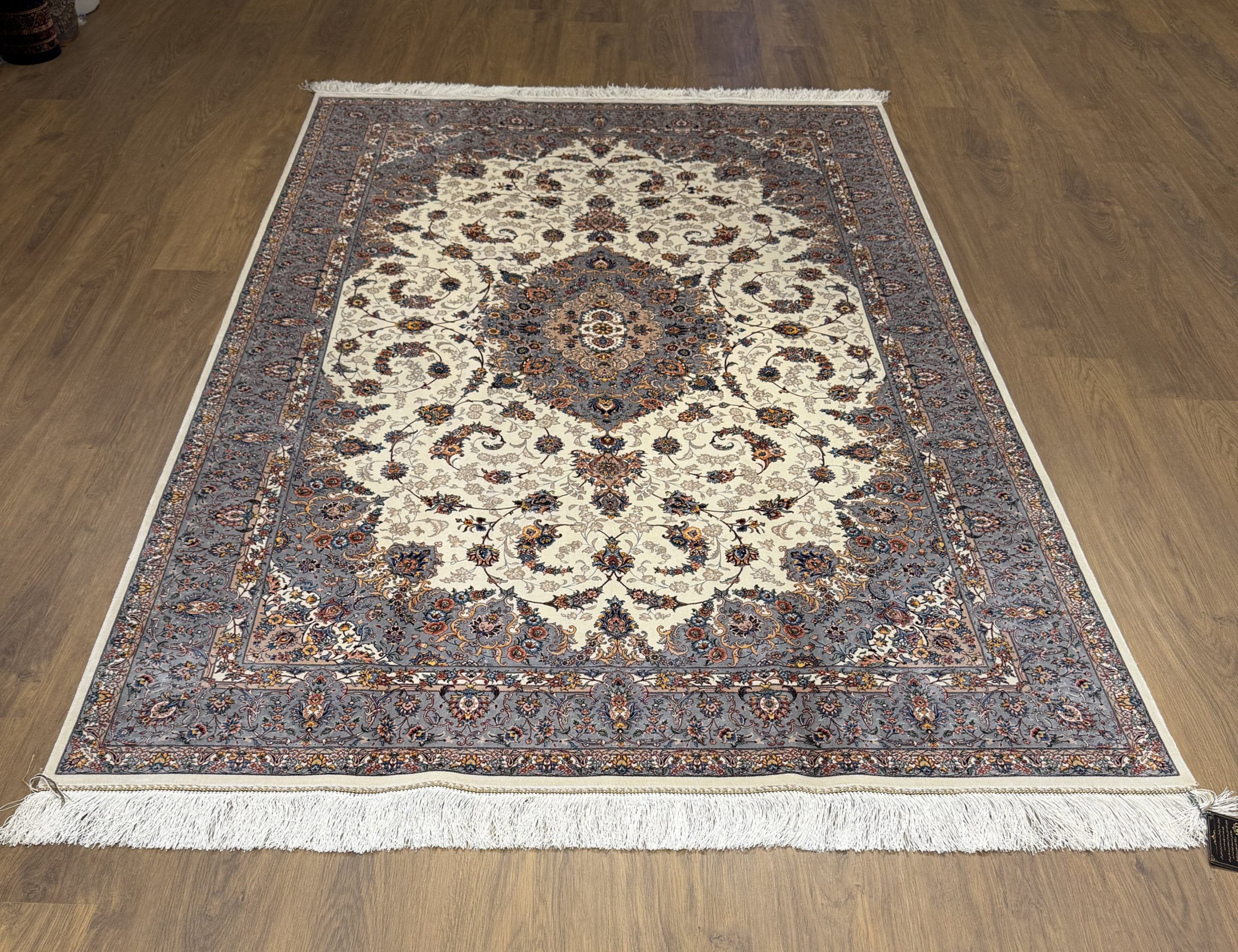 İran İpek Halı 150 x 225 Gri&Krem Madalyon