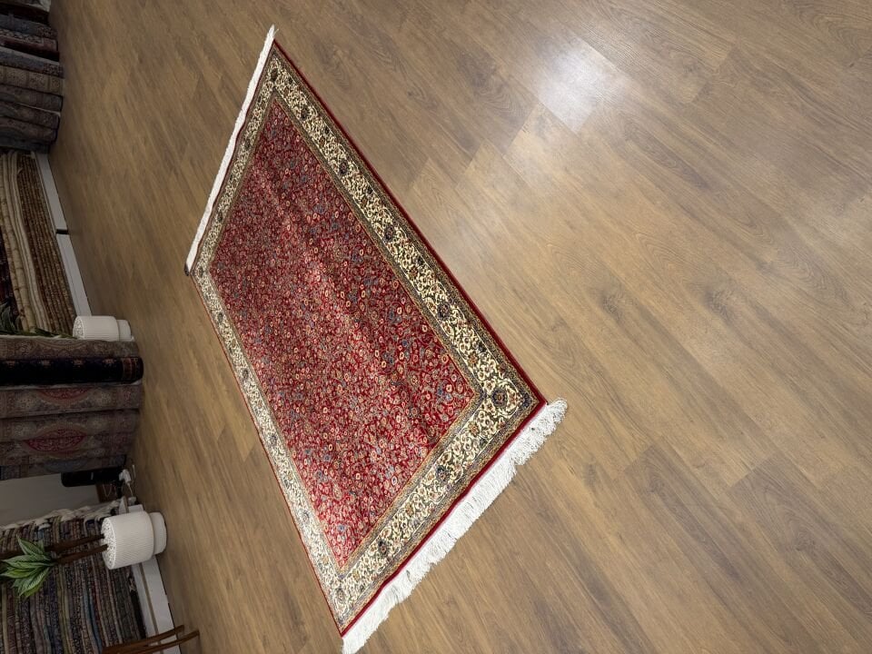 İran İpek Halı 150 x 225 Yedidağ Çiçeği Hereke