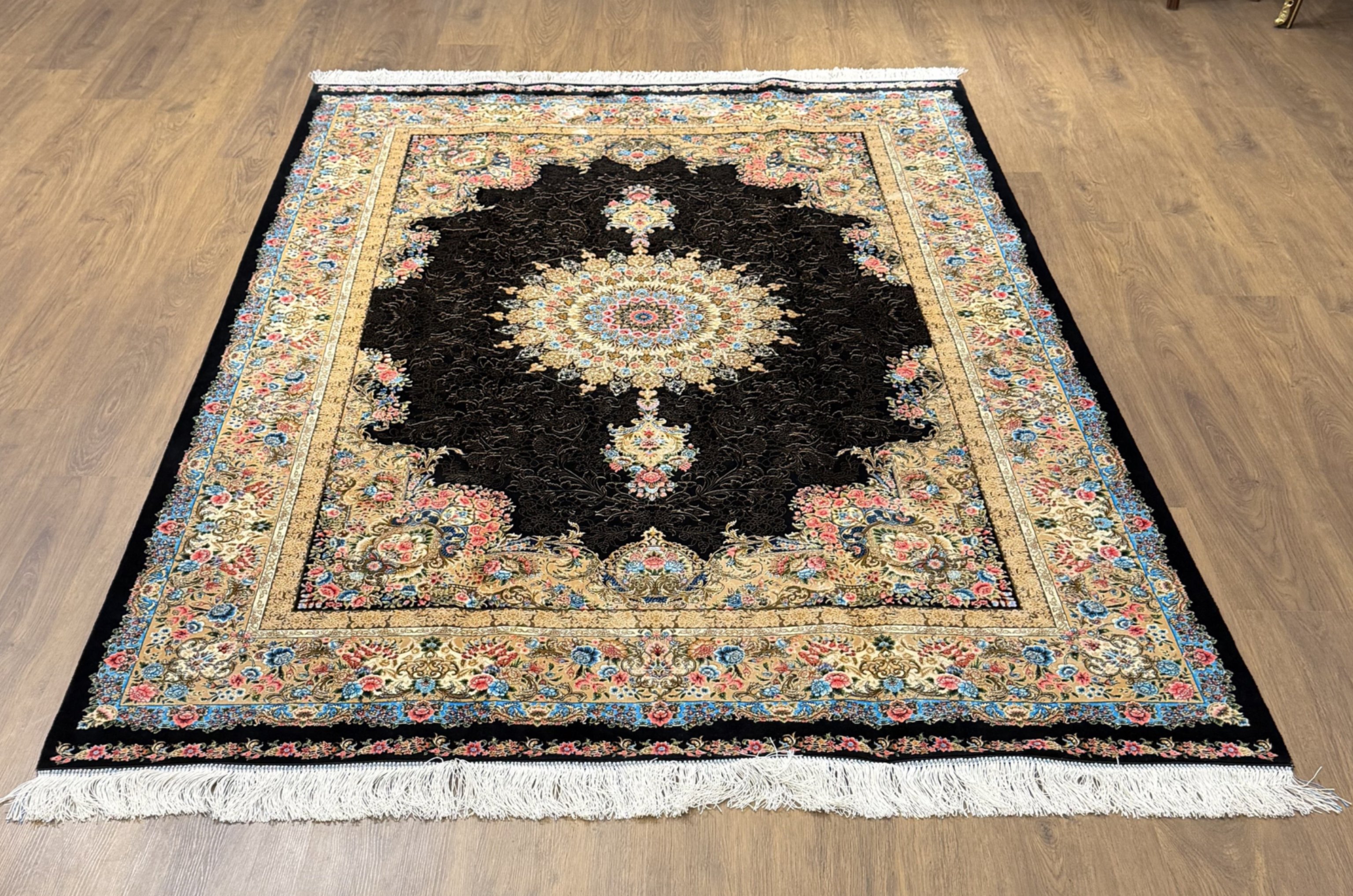 İran İpek Halı 150 x 225 Siyah Madalyon