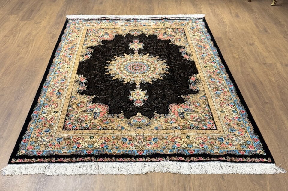 İran İpek Halı 150 x 225 Siyah Madalyon
