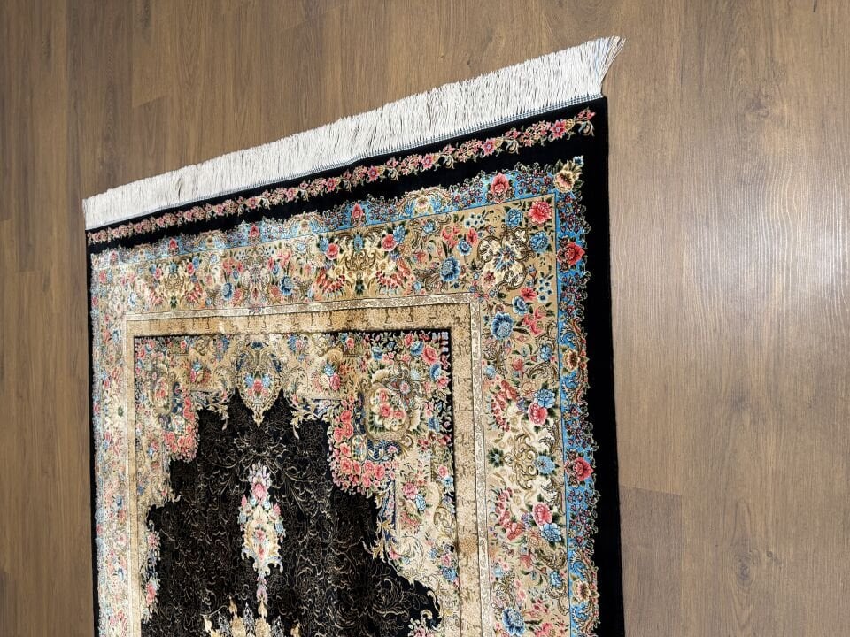 İran İpek Halı 150 x 225 Siyah Madalyon