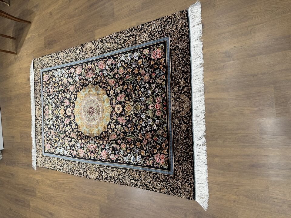 İran İpek Halı 150 x 225 Siyah Oriental Madalyon