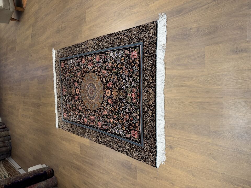 İran İpek Halı 150 x 225 Siyah Oriental Madalyon