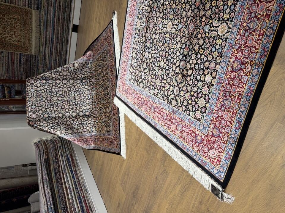 İran İpek Halı 150 x 225 Yedidağ Çiçeği Hereke Siyah