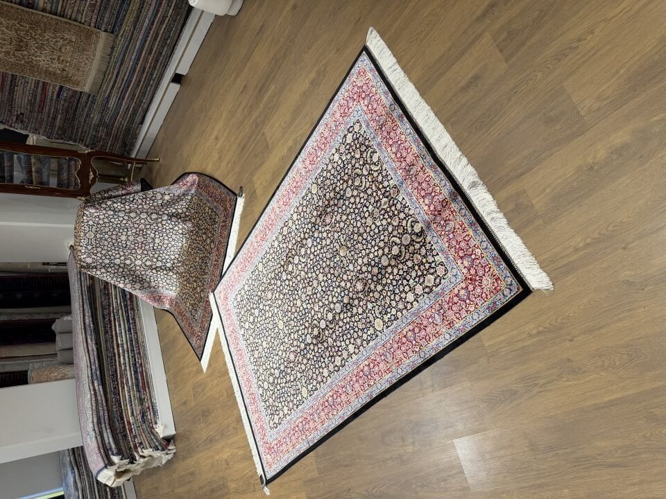 İran İpek Halı 150 x 225 Yedidağ Çiçeği Hereke Siyah