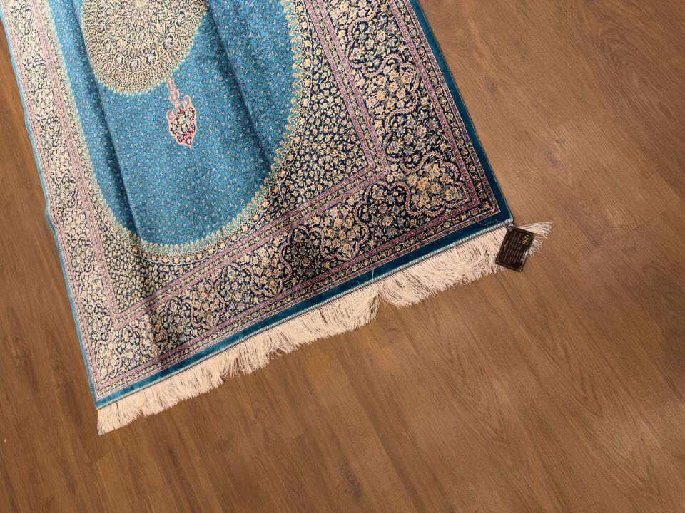 İran İpek Halı 150 x 225 Mavi Madalyon