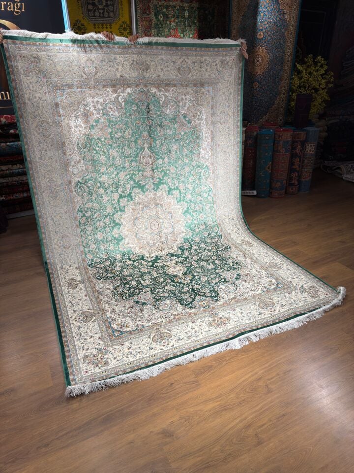 İPEKLİ İRAN HALISI 6 m² ( EL YAPIMI FİNİSHİNG )